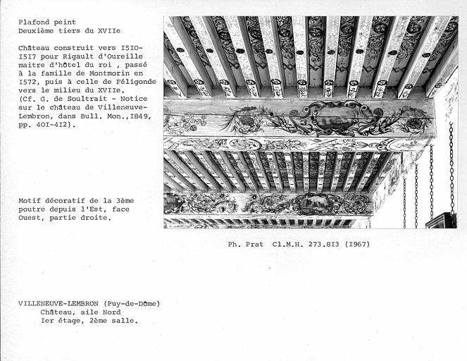 Aile nord. Détail du plafond peint de la deuxième salle au premier étage. Motif décoratif de la troisième poutre depuis l'est, face ouest, partie droite