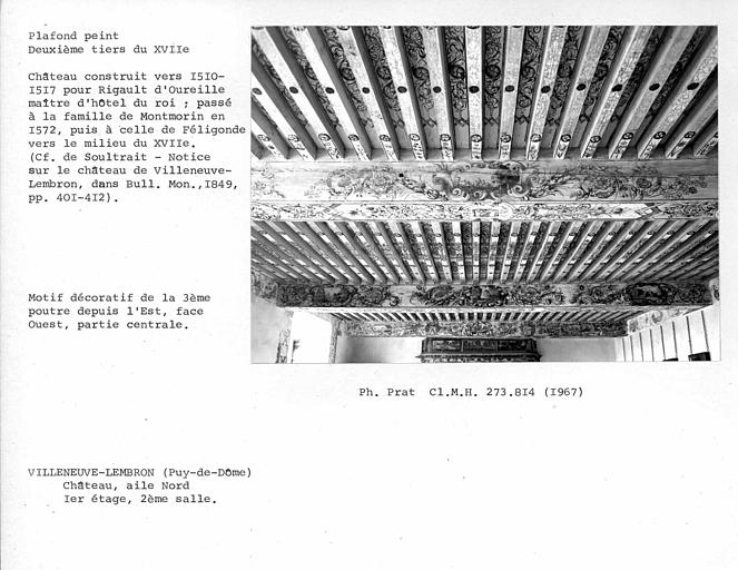 Aile nord. Détail du plafond peint de la deuxième salle au premier étage. Motif décoratif de la troisième poutre depuis l'est, face ouest, partie droite