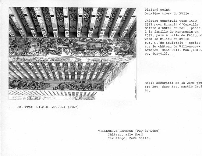 Aile nord. Détail du plafond peint de la deuxième salle au premier étage. Motif décoratif de la deuxième poutre est, face est, partie droite