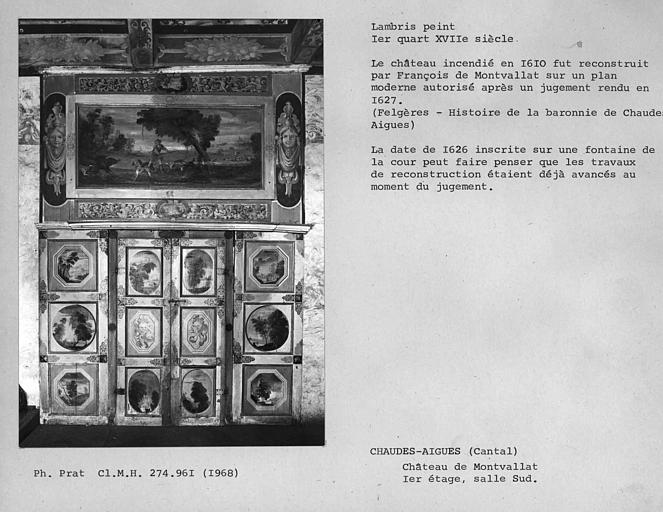 Lambris encadrant la porte de la salle sud du premier étage