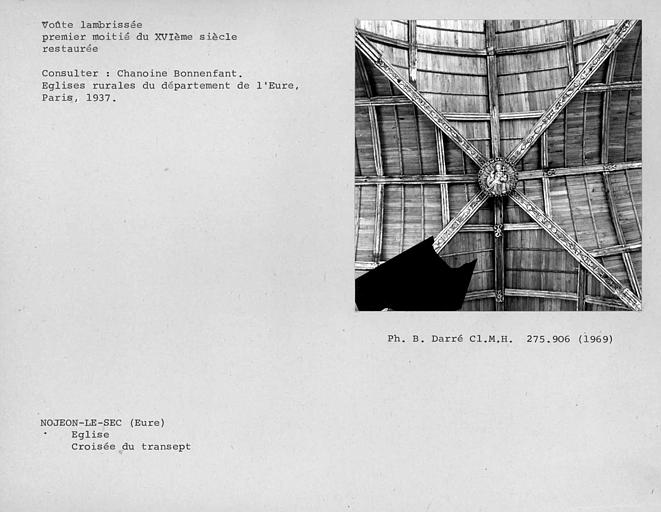 Clé de la charpente lambrissée de la croisée du transept, restaurée