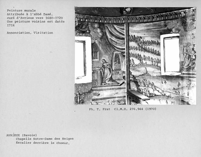 Escalier de l'annexe derrière le choeur : Annonciation et Visitation