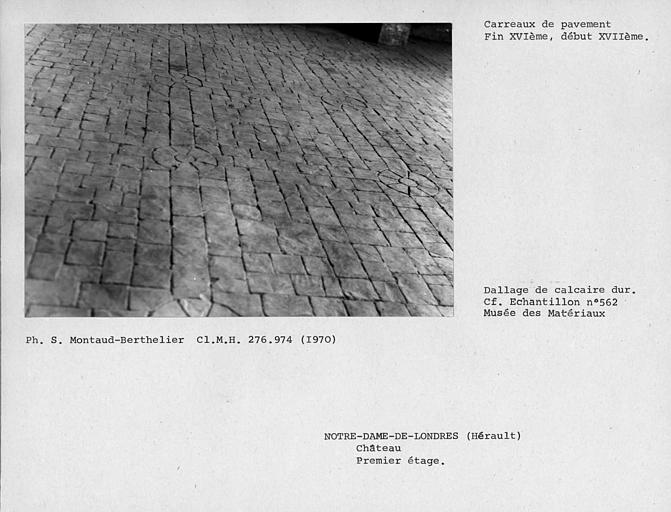 Carreaux de pavement du premier étage