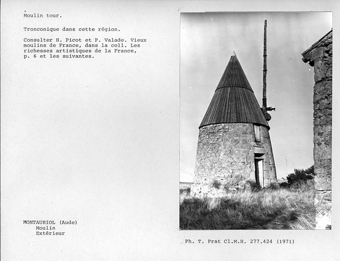 Ailes fixées sur le côté droit de la face avant du moulin