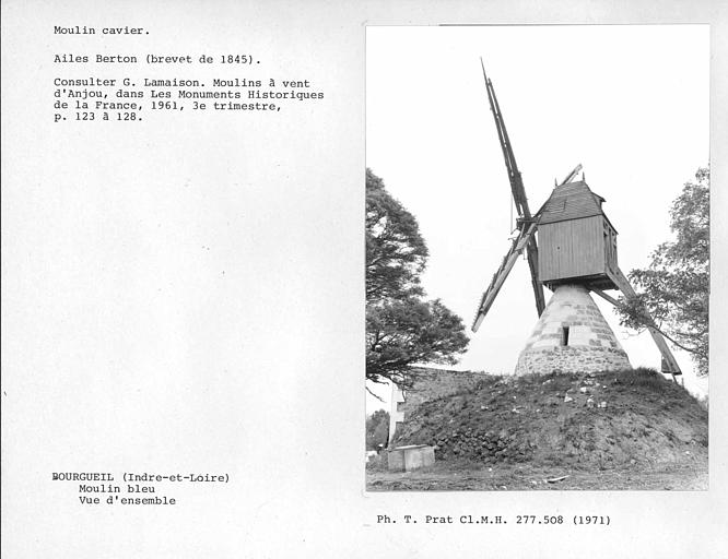 Moulin à vent cavier restauré, vue d'ensemble de l'extérieur de la face latérale, ailes Berton