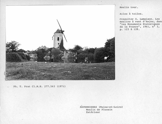 Vue d'ensemble du moulin, ailes à toiles