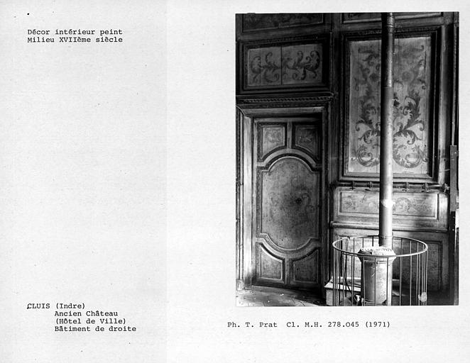 Décor peint du mur de la salle du bâtiment de droite