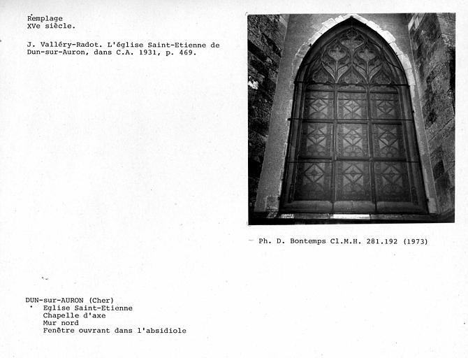 Fenestrage s'ouvrant au nord dans l'absidiole de la chapelle d'axe