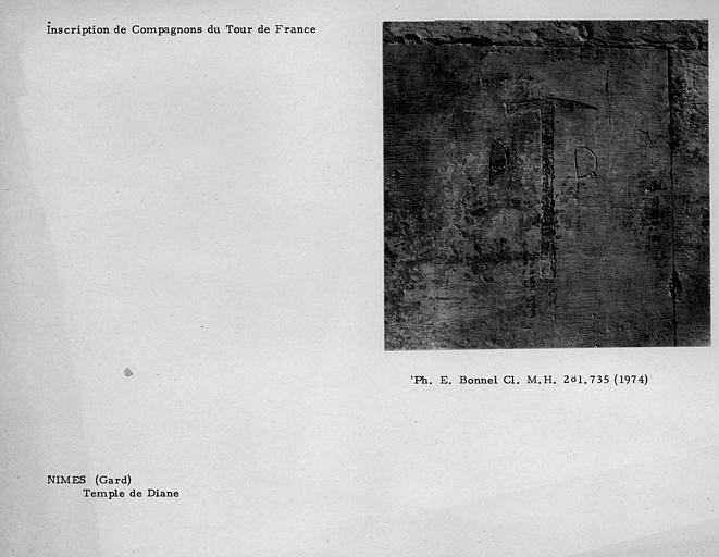 Temple de Diane. Inscription de compagnon du Tour de France, dessin d'outils