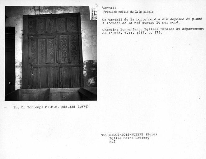 Vantail de porte à l'intérieur de la nef - © Ministère de la Culture (France), Médiathèque du patrimoine et de la photographie, Centre de recherches sur les Monuments historiques (CRMH), diffusion GrandPalaisRmn Photo