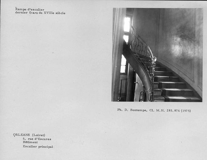 Rampe en fer forgé de l'escalier principal entre le rez-de-chaussée et le premier étage