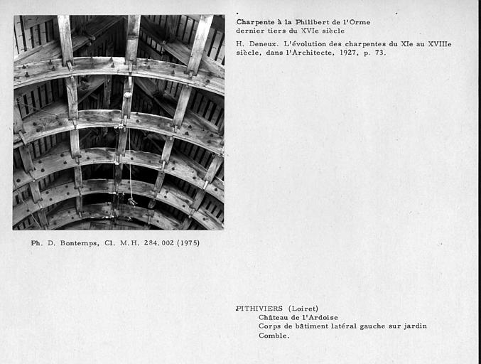 Charpente du comble à la Philibert de l'Orme du corps de bâtiment latéral gauche sur jardin