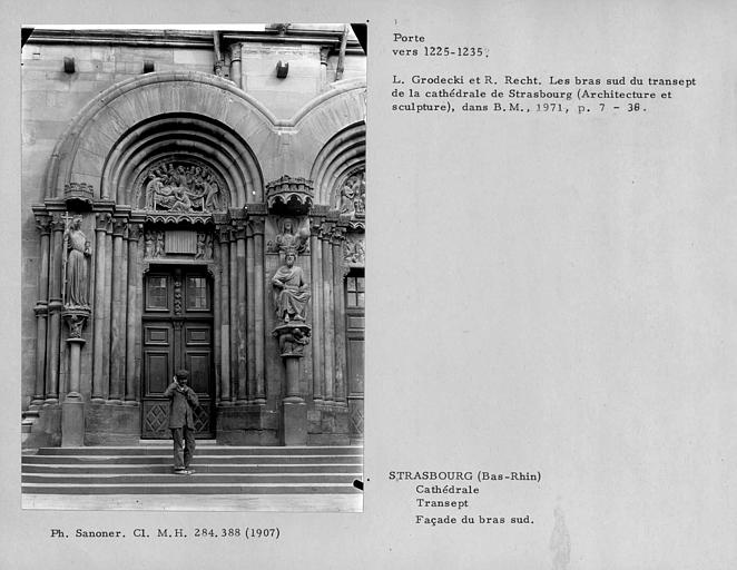 Porte de la façade du bras sud du transept