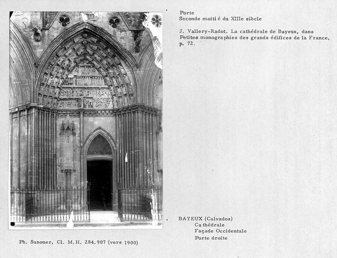 Porte droite de la façade occidentale