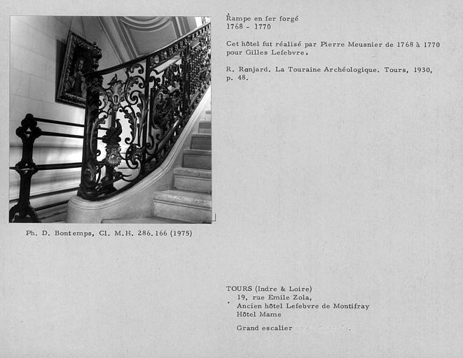 Rampe en fer forgé du grand escalier