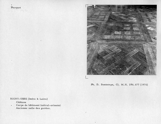 Corps de bâtiment latéral est. Parquet de l'ancienne salle des gardes