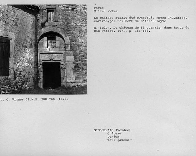 Porte de la tour gauche, face sud-est sur cour de la poterne formant donjon