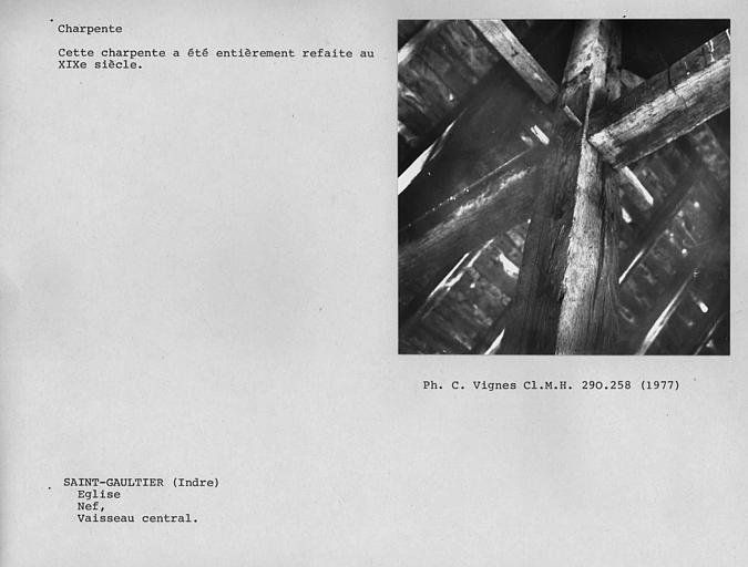 Charpente de la nef, remaniée au XIXe siècle. Assemblage poinçon-entrait