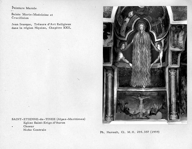 Registre inférieur de la niche centrale du mur est : Crucifixion et Sainte-Madeleine