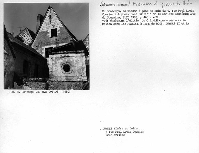 Façade arrière et bâtiments annexes sur la cour, pignon