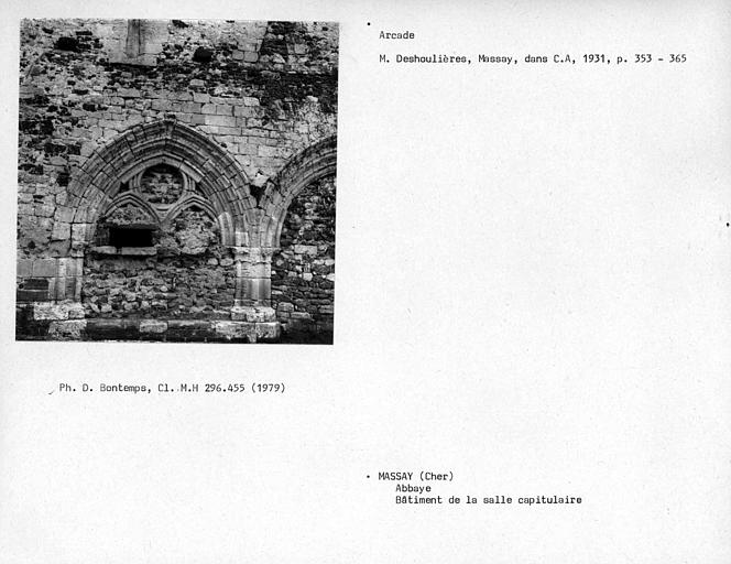 Arcade. Baies de la façade ouest du bâtiment de la salle capitulaire et du dortoir