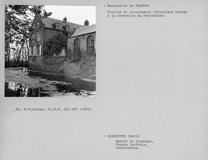 Fenêtres de la façade latérale gauche et douves