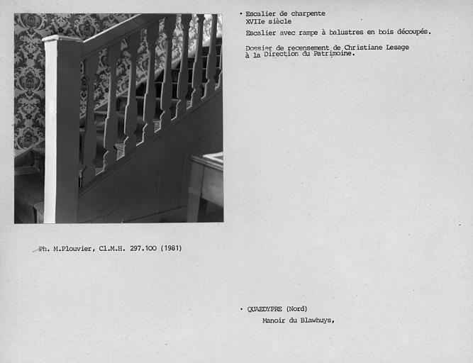 Escalier avec rampe à balustres plats