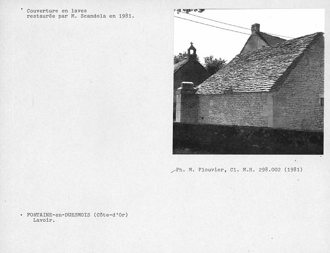 Lavoir. Couverture en laves restaurée en 1981