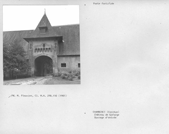Porte fortifiée de l'entrée