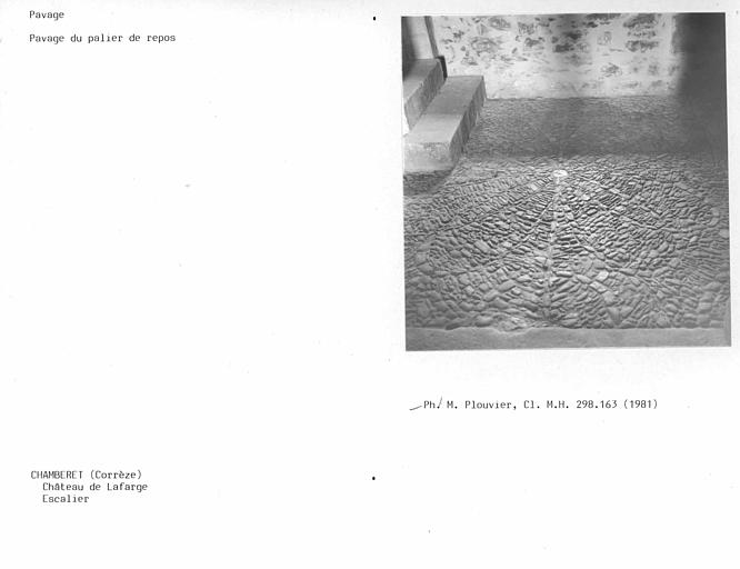 Pavage du palier du repos de l'escalier