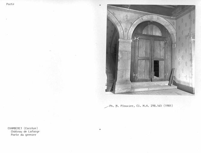 Porte ouvrant sur le grenier