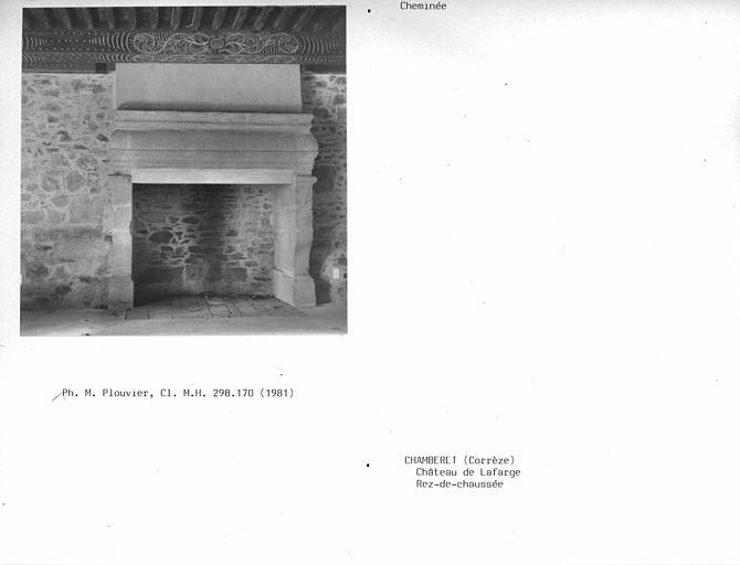 Cheminée en pierre du rez-de-chaussée