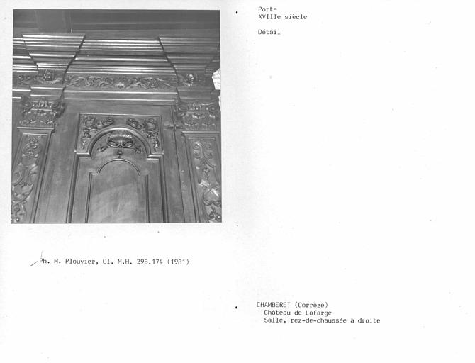 Détail de la porte de la salle à droite du rez-de-chaussée