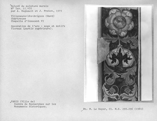 Chapelle Innocent VI. Relevé, décoration de l'arc de la chapelle d'Innocent VI, partie supérieure : ange et motifs floraux