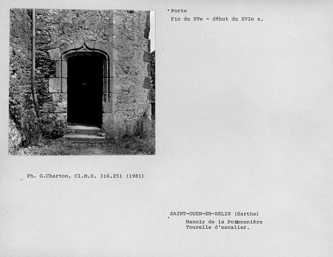 Porte de la tourelle d'escalier sur la façade antérieure