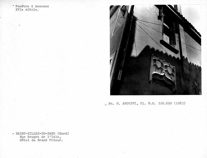 Fenêtre à meneaux, à l'angle de la rue Rouget de l'Isle