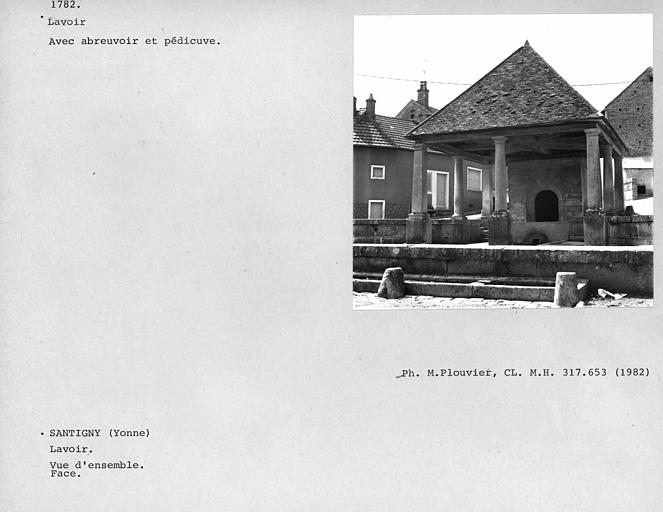 Lavoir avec abreuvoir et pédiluve