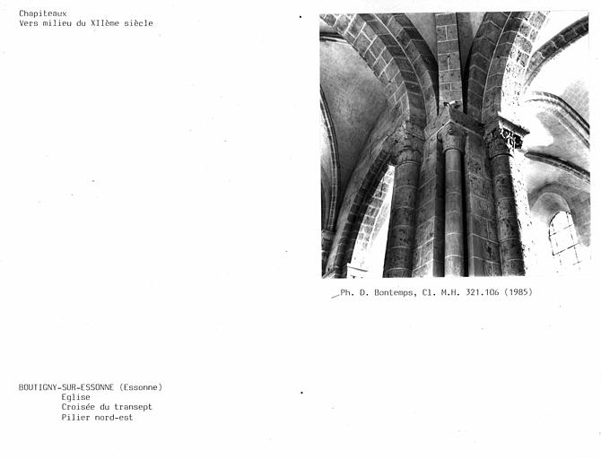 Base du clocher, chapiteau du pilier nord-est de la croisée du transept