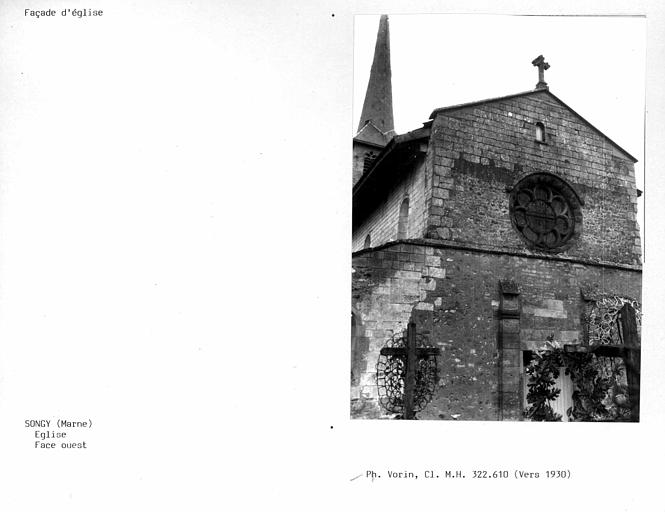 Rose sur la façade ouest de l'église