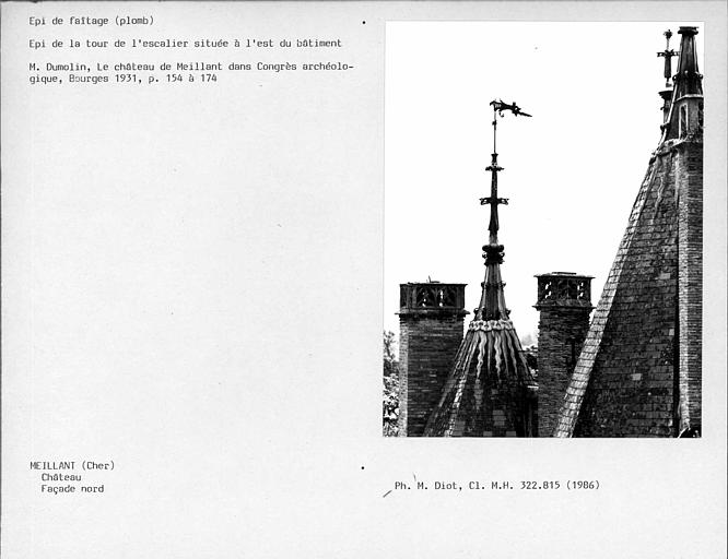Epi de faîtage en plomb de la tour de l'escalier située à l'est du bâtiment, façade nord