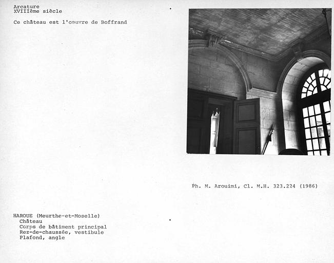 Arcature du plafond du vestibule, rez-de-chaussée du corps de bâtiment principal