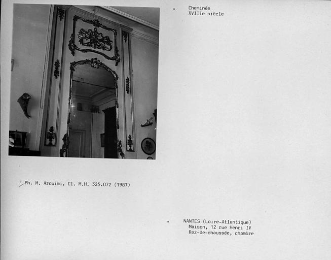Cheminée de la chambre du rez-de-chaussée, partie haute