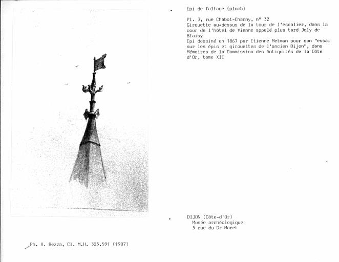 Croquis d'épi de faîtage en plomb et girouette située au-dessus de la tour de l'escalier, dans la cour de l'hôtel de Vienne appelé plus tard Joly de Blaisy