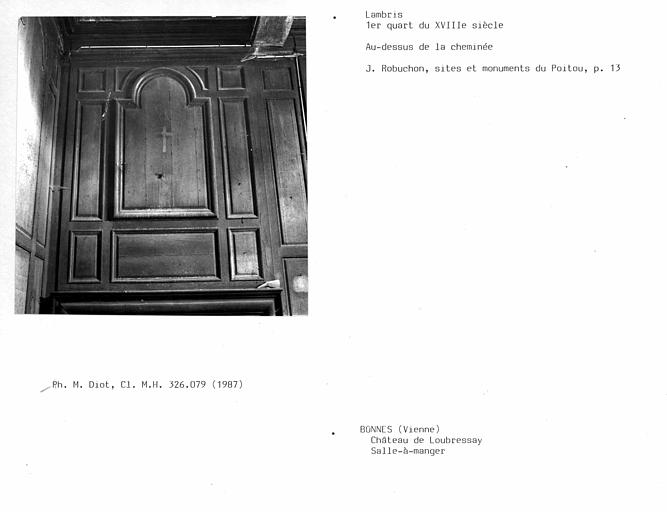 Lambris au-dessus de la cheminée de la salle à manger