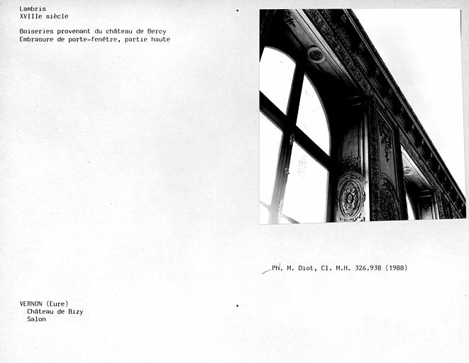 Lambris du salon, partie haute et corniche de l'embrasure de porte fenêtre côté jardin