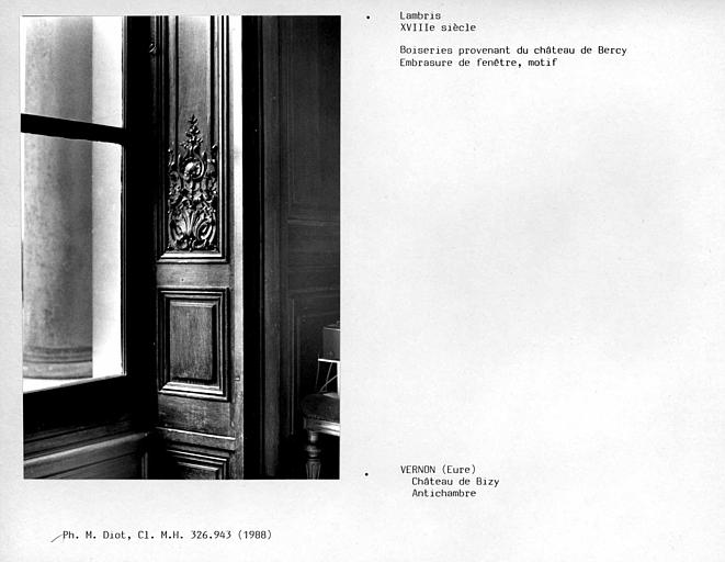 Lambris de l'antichambre, motif de l'embrasure de fenêtre