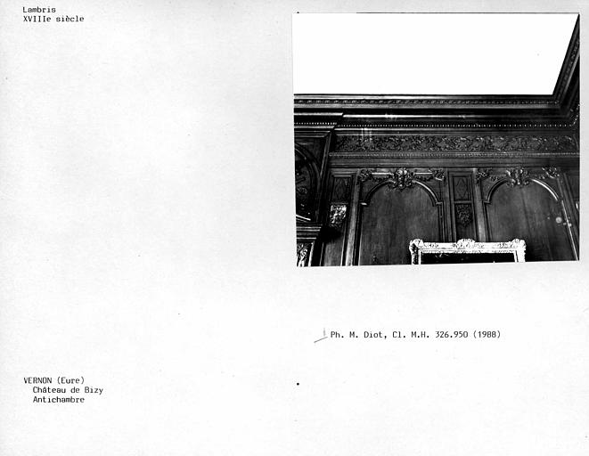 Lambris de l'antichambre, partie haute des panneaux et corniche