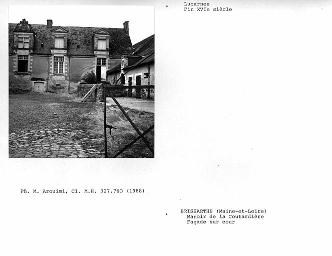 Angle droit de la façade sur cour