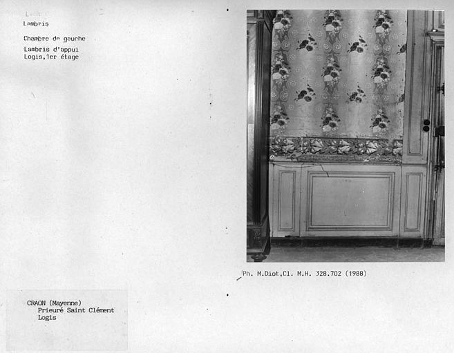 Lambris d'appui de la chambre à gauche au premier étage du logis