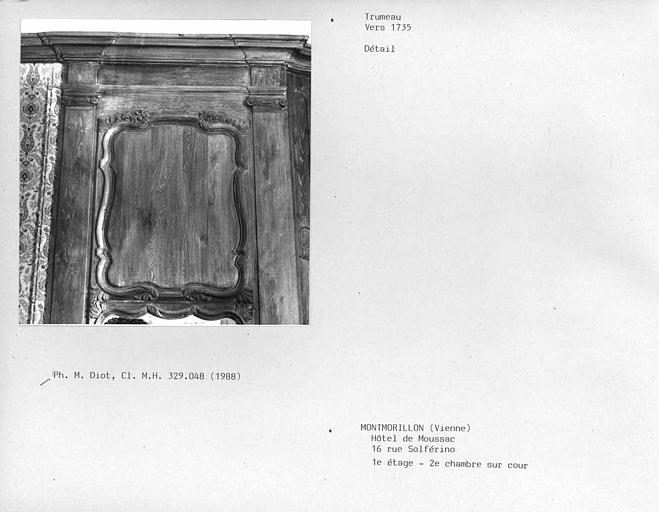 Cinquième chambre du premier étage sur cour, détail de la partie haute du trumeau